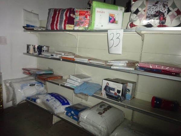 5#5425 Abbigliamento e arredi da negozio in vendita - foto 251