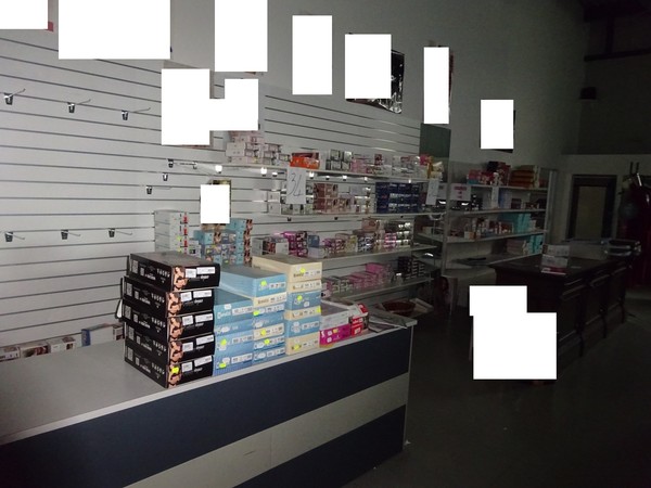 5#5425 Abbigliamento e arredi da negozio in vendita - foto 253