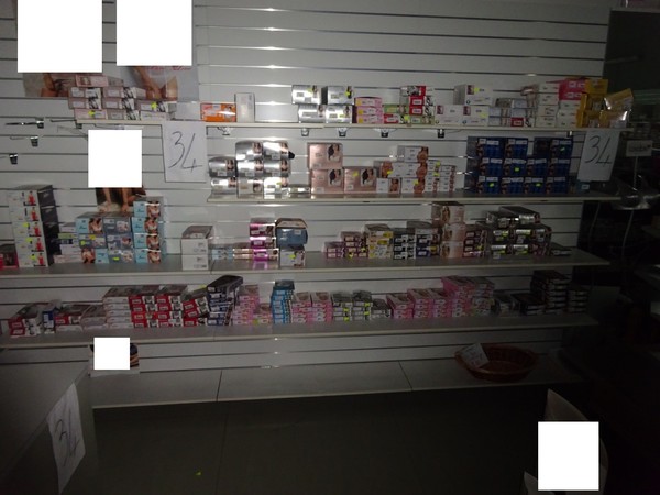 5#5425 Abbigliamento e arredi da negozio in vendita - foto 254
