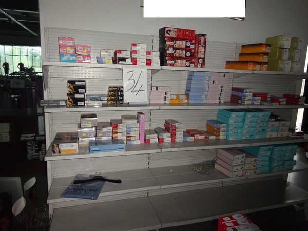 5#5425 Abbigliamento e arredi da negozio in vendita - foto 255