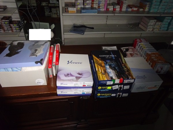 5#5425 Abbigliamento e arredi da negozio in vendita - foto 256