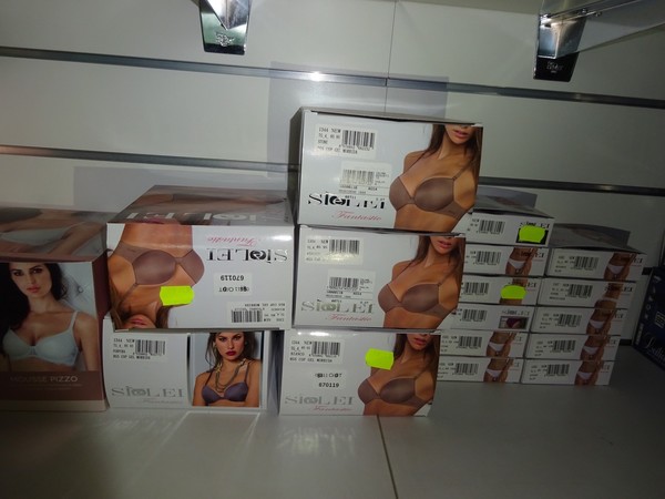 5#5425 Abbigliamento e arredi da negozio in vendita - foto 259