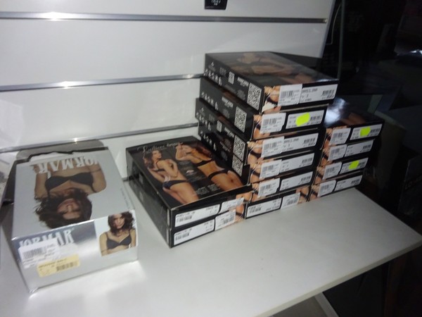 5#5425 Abbigliamento e arredi da negozio in vendita - foto 262