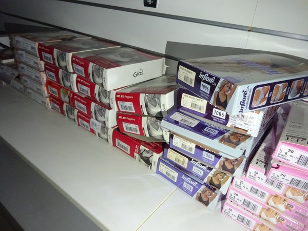 5#5425 Abbigliamento e arredi da negozio in vendita - foto 263