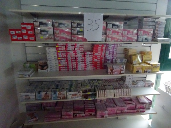 5#5425 Abbigliamento e arredi da negozio in vendita - foto 268