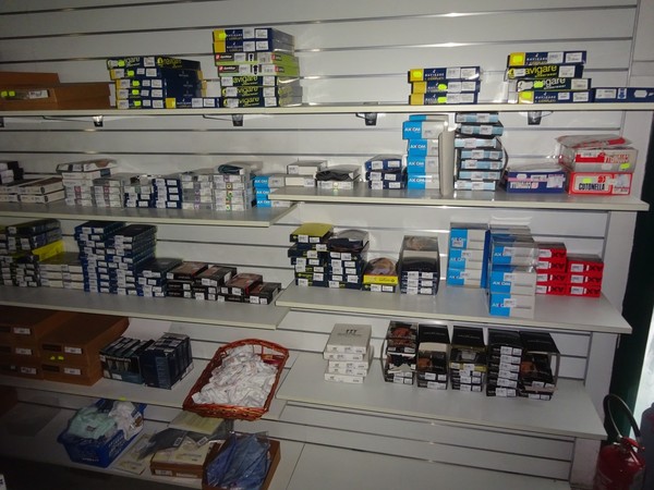 5#5425 Abbigliamento e arredi da negozio in vendita - foto 272