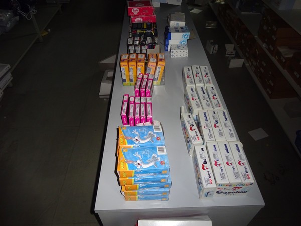 5#5425 Abbigliamento e arredi da negozio in vendita - foto 273