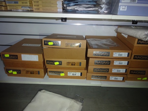 5#5425 Abbigliamento e arredi da negozio in vendita - foto 275