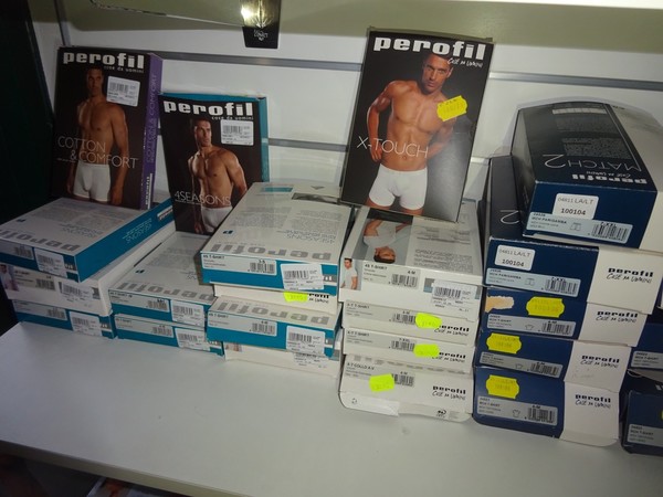 5#5425 Abbigliamento e arredi da negozio in vendita - foto 279