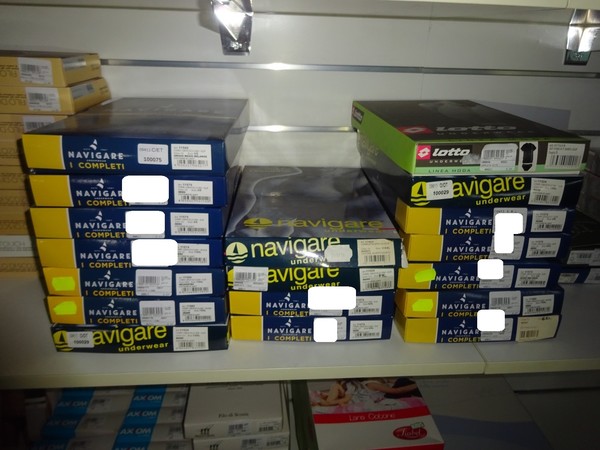 5#5425 Abbigliamento e arredi da negozio in vendita - foto 280