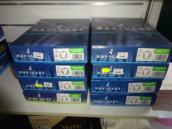 5#5425 Abbigliamento e arredi da negozio in vendita - foto 283