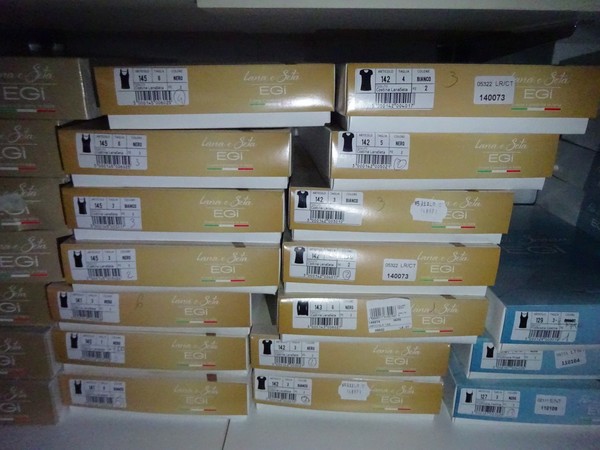 5#5425 Abbigliamento e arredi da negozio in vendita - foto 285
