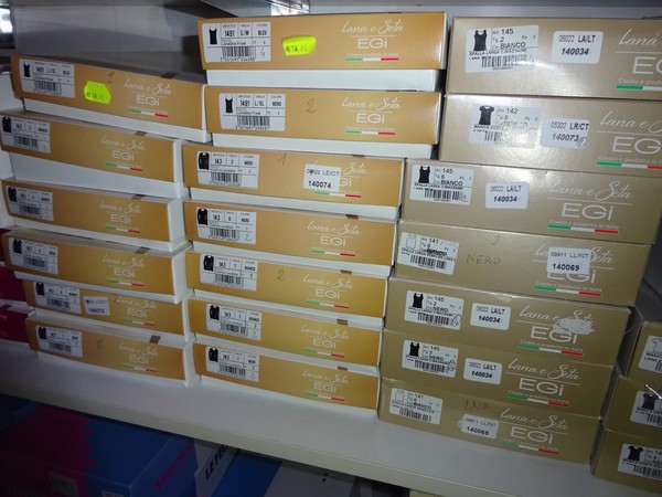 5#5425 Abbigliamento e arredi da negozio in vendita - foto 286
