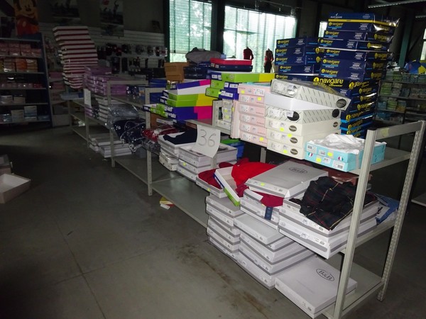 5#5425 Abbigliamento e arredi da negozio in vendita - foto 289