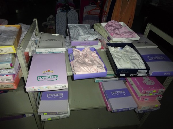 5#5425 Abbigliamento e arredi da negozio in vendita - foto 294