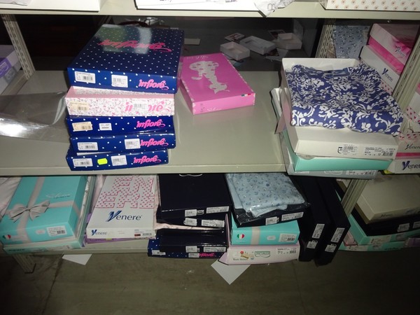 5#5425 Abbigliamento e arredi da negozio in vendita - foto 297