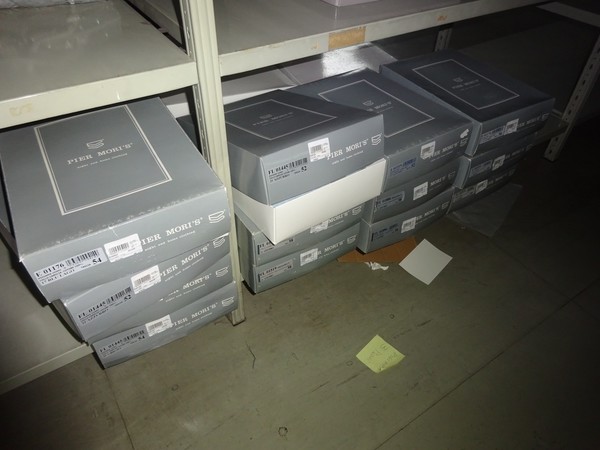5#5425 Abbigliamento e arredi da negozio in vendita - foto 300