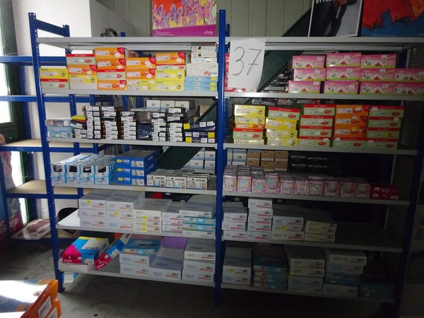 5#5425 Abbigliamento e arredi da negozio in vendita - foto 304