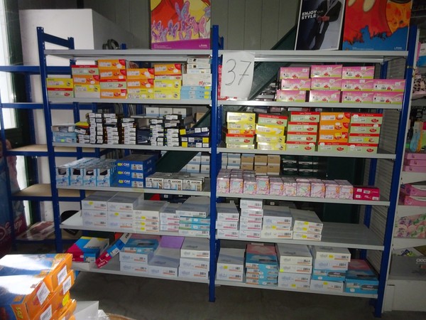 5#5425 Abbigliamento e arredi da negozio in vendita - foto 305