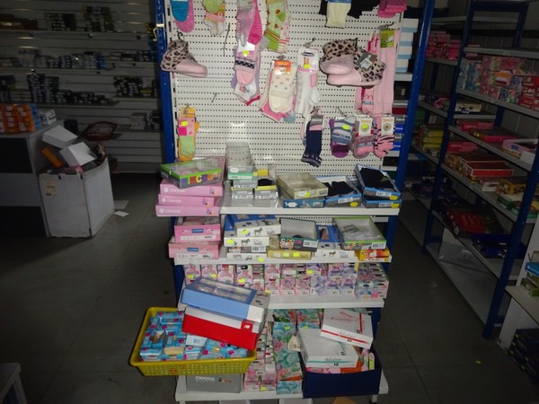 5#5425 Abbigliamento e arredi da negozio in vendita - foto 306