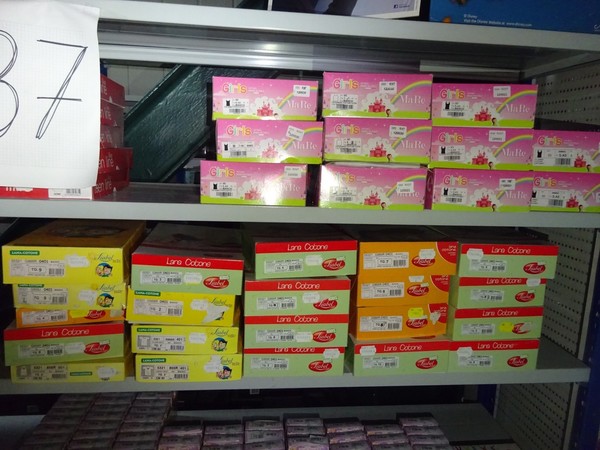 5#5425 Abbigliamento e arredi da negozio in vendita - foto 308