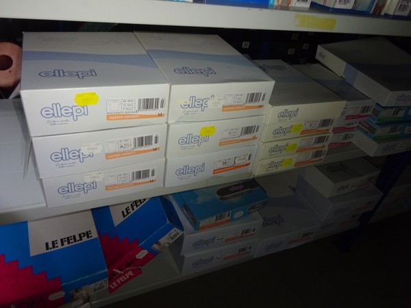 5#5425 Abbigliamento e arredi da negozio in vendita - foto 309