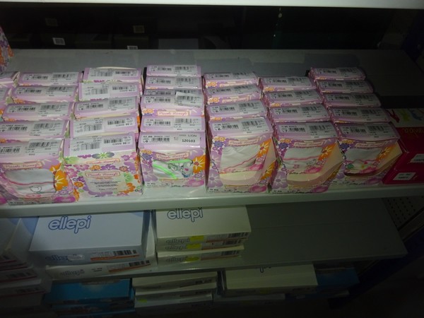 5#5425 Abbigliamento e arredi da negozio in vendita - foto 313