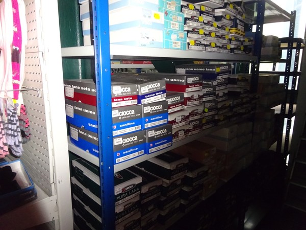 5#5425 Abbigliamento e arredi da negozio in vendita - foto 315