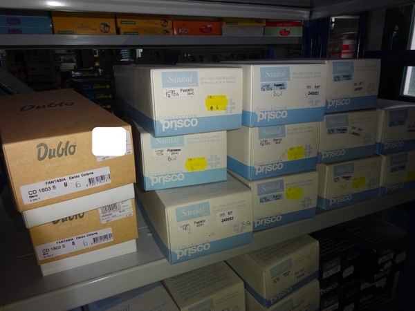 5#5425 Abbigliamento e arredi da negozio in vendita - foto 317