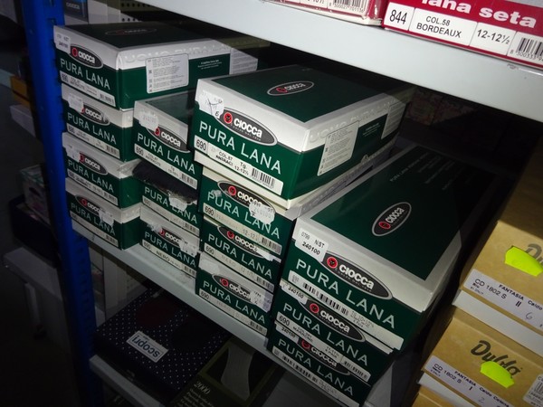 5#5425 Abbigliamento e arredi da negozio in vendita - foto 319