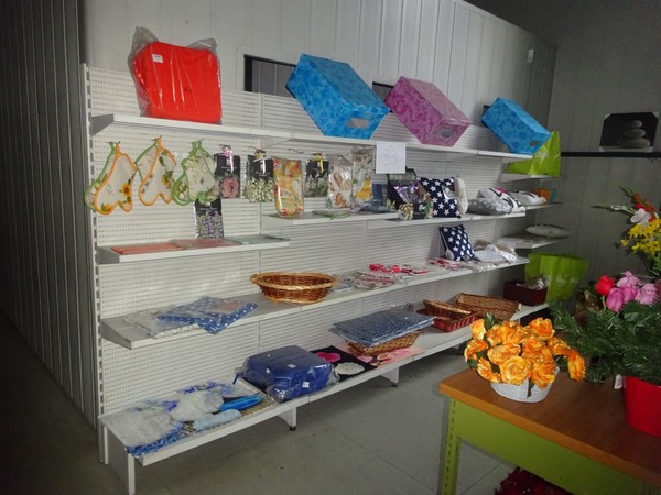 5#5425 Abbigliamento e arredi da negozio in vendita - foto 328