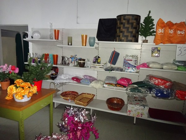 5#5425 Abbigliamento e arredi da negozio in vendita - foto 329