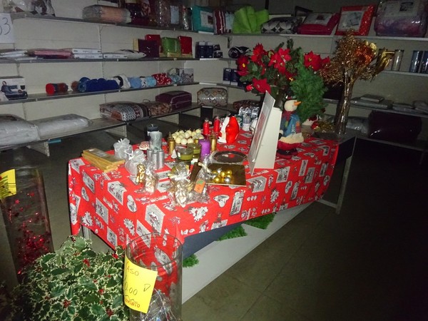 5#5425 Abbigliamento e arredi da negozio in vendita - foto 333