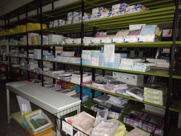 5#5425 Abbigliamento e arredi da negozio in vendita - foto 344
