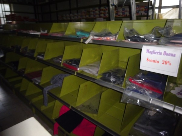 5#5425 Abbigliamento e arredi da negozio in vendita - foto 347