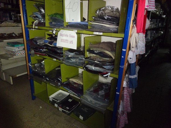 5#5425 Abbigliamento e arredi da negozio in vendita - foto 349
