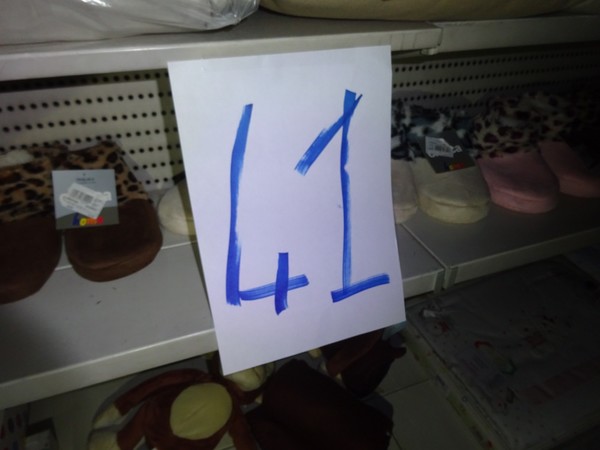 5#5425 Abbigliamento e arredi da negozio in vendita - foto 350