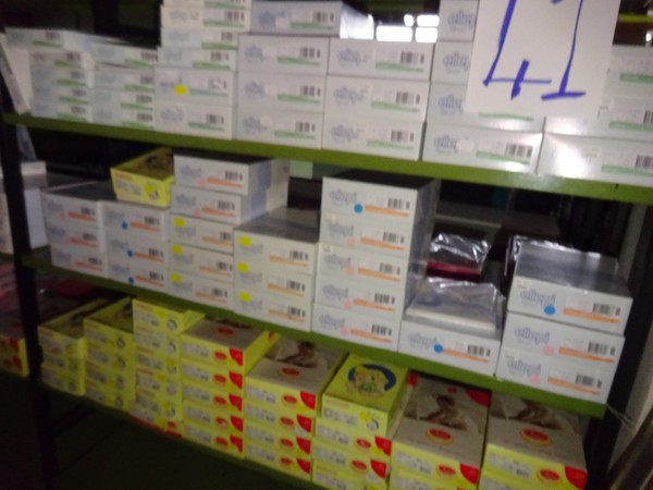 5#5425 Abbigliamento e arredi da negozio in vendita - foto 354