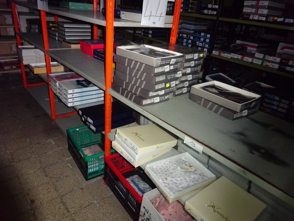 5#5425 Abbigliamento e arredi da negozio in vendita - foto 368