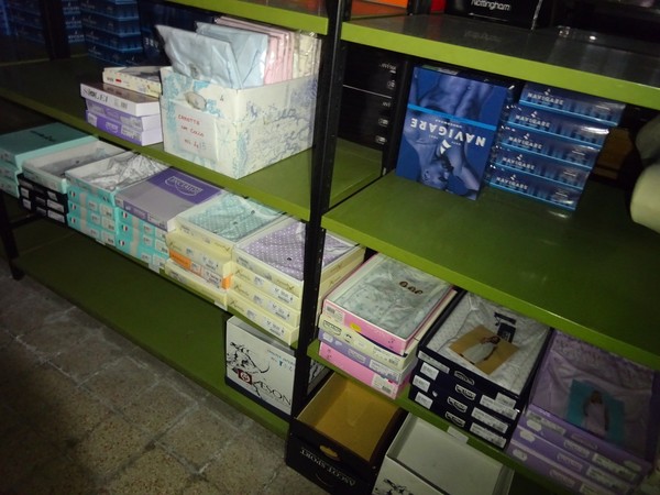 5#5425 Abbigliamento e arredi da negozio in vendita - foto 372