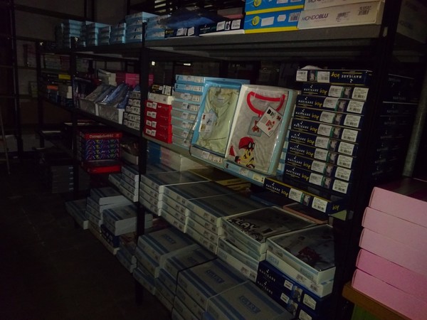 5#5425 Abbigliamento e arredi da negozio in vendita - foto 375