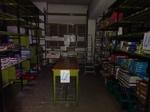 5#5425 Abbigliamento e arredi da negozio in vendita - foto 377