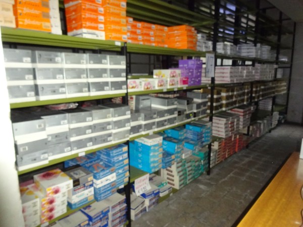 5#5425 Abbigliamento e arredi da negozio in vendita - foto 382