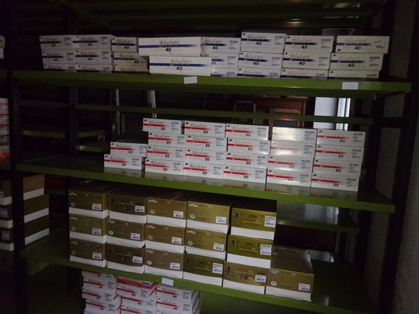 5#5425 Abbigliamento e arredi da negozio in vendita - foto 384