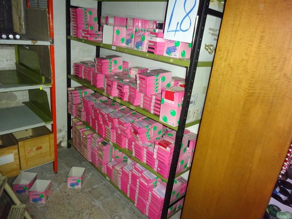 5#5425 Abbigliamento e arredi da negozio in vendita - foto 386