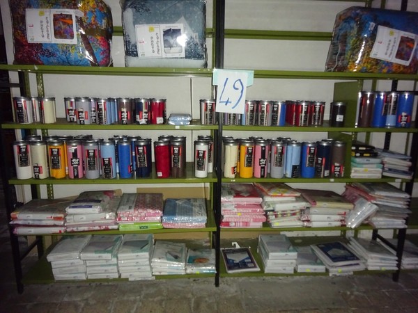 5#5425 Abbigliamento e arredi da negozio in vendita - foto 389