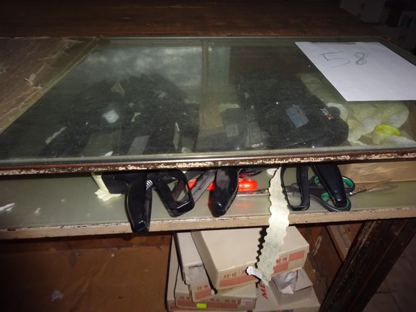5#5425 Abbigliamento e arredi da negozio in vendita - foto 396
