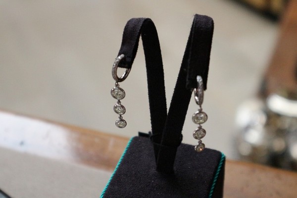 54#5433 Orecchini da donna con brillanti in vendita - foto 1