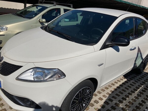 1#5447 Autovettura Lancia Y in vendita - foto 1