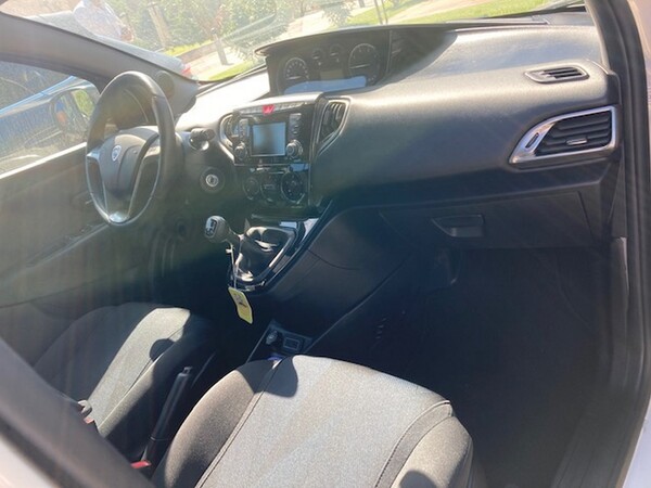 1#5447 Autovettura Lancia Y in vendita - foto 4